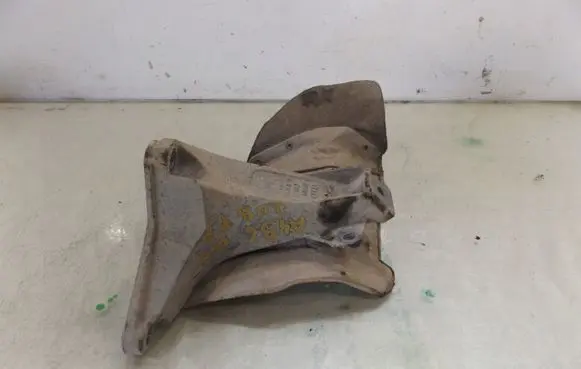 Audi A4 S4 B6 8E 8H Engine mounting bracket