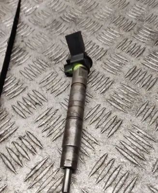 BMW 5 F10 F11 Fuel injector 780542803