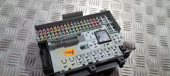 Opel Zafira A Fuse box set 90583459