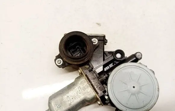 Toyota RAV 4 (XA30) Front door window regulator motor 42252010570