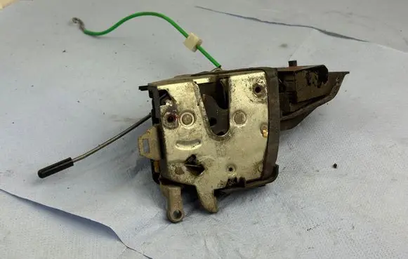 BMW 5 E39 Front door lock