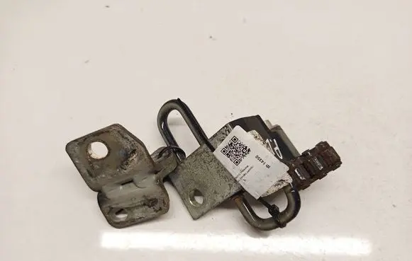 Volkswagen PASSAT B6 Front door upper hinge 