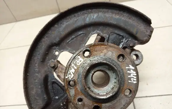 Volvo S60 Front wheel hub spindle knuckle