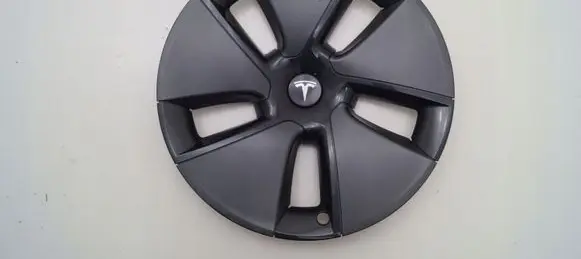Tesla Model 3 R17 wheel hub/cap/trim 104427100A