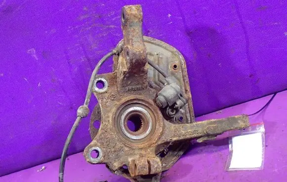 Opel Meriva A Front wheel hub spindle knuckle