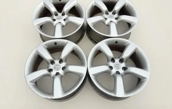 Nissan 350Z R18 alloy rim 