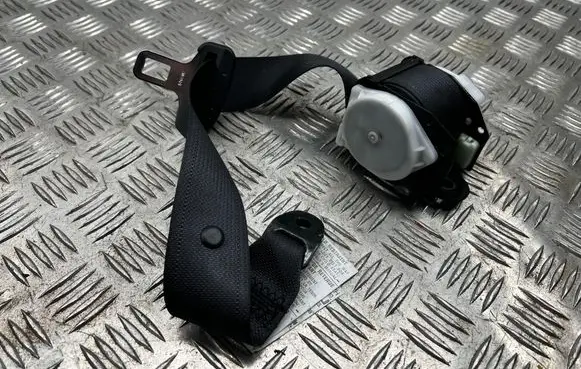 Subaru Outback Rear seatbelt E40432137 C7177E12 7033N