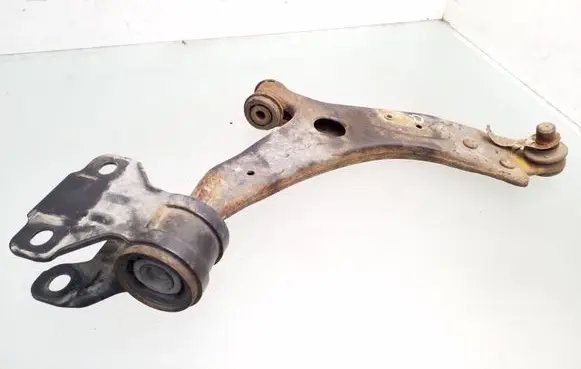 Ford Focus Front lower control arm/wishbone BV613C339AAA