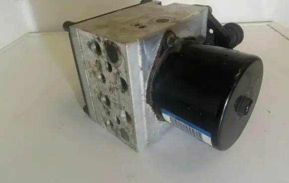 Volkswagen PASSAT B6 ABS Pump GN05687284Z 3C0614109D 16431602