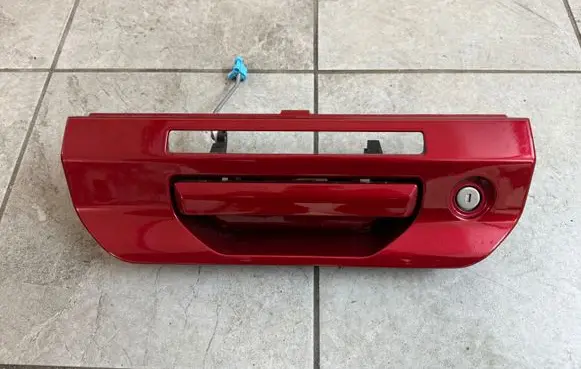 Volkswagen Amarok II Tailgate release/open handle N1XBE431B82J