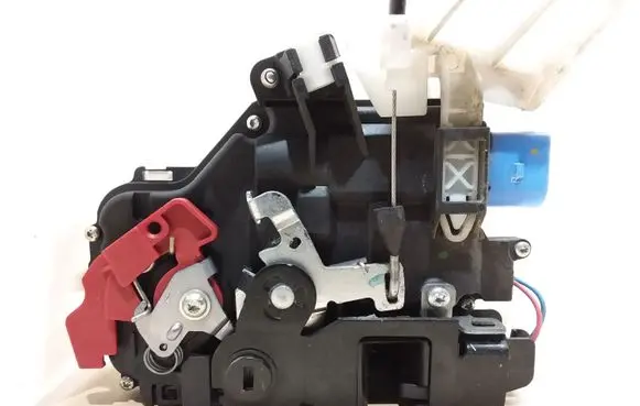 Volkswagen Golf V Rear door lock 7L0839015D