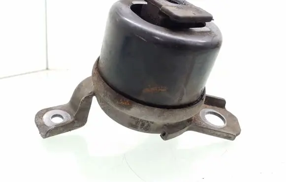 Volvo S80 Engine mount bracket 30636633