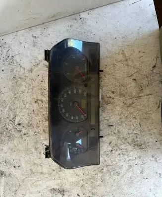 Volvo S70 V70 V70 XC Speedometer (instrument cluster) 9168144