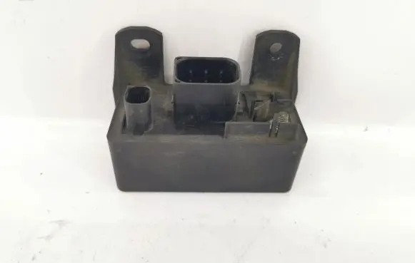 Mercedes-Benz C W203 Glow plug pre-heat relay