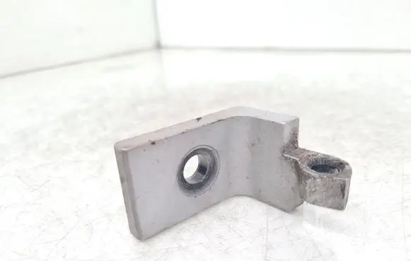 BMW 5 E60 E61 Front door upper hinge 7068073