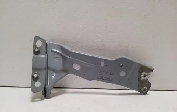 Audi A1 Fender mounting bracket 82A821136 82A821092