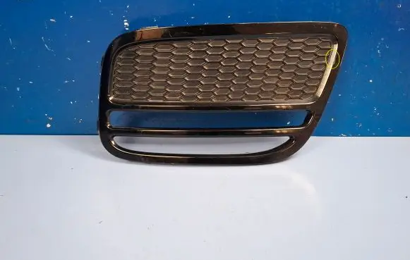 Quarter panel pressure vent