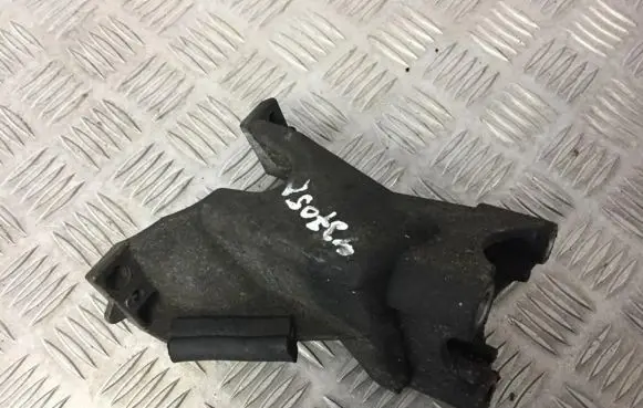 Engine mounting bracket