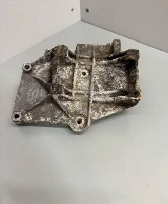 Audi A4 S4 B5 8D A/C compressor mount bracket 028260885A
