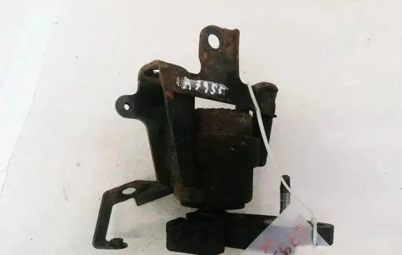 Toyota Avensis T250 Engine mount bracket