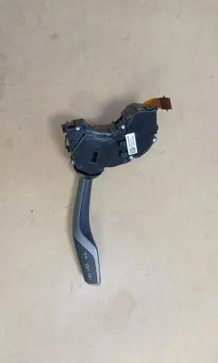 Tesla Model Y Indicator stalk 1014747813 SN9236031880189