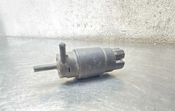 BMW 5 E39 Windscreen/windshield washer pump 1391358