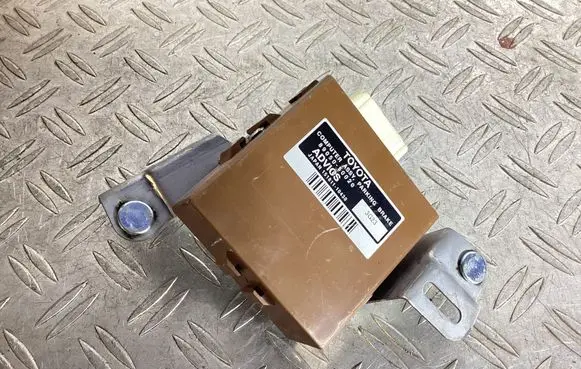 Lexus LS 460 - 600H Hand brake control module 8905050020 15181110430