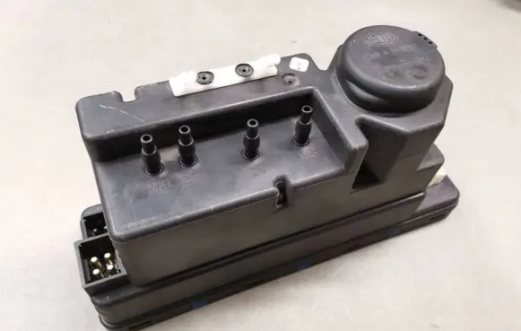 Mercedes-Benz E W210 Central locking vacuum pump 2108000648