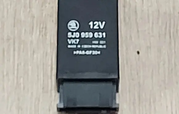 Skoda Fabia Mk2 (5J) Other relay 5J0959631