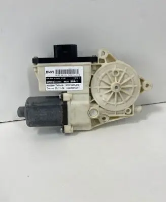 BMW X3 E83 Front door window regulator motor 6925964 S007083006