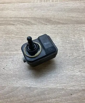 Toyota Yaris Headlight level adjustment motor 99036766