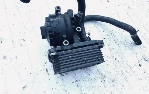 Ford Mondeo Mk III Oil filter cover 