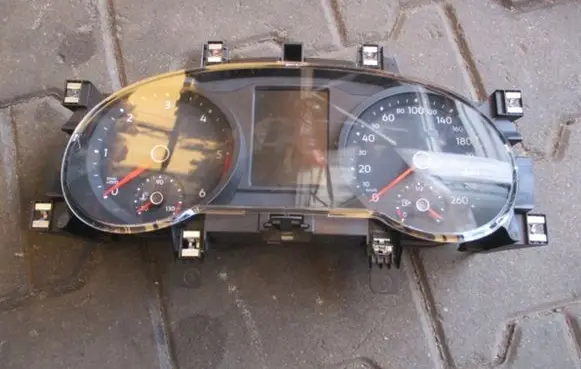 Volkswagen Tiguan Tachometer 5NA920751CC