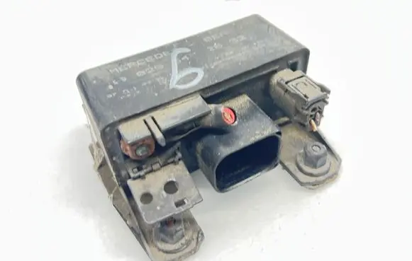 Mercedes-Benz E W211 Glow plug pre-heat relay 0255452832