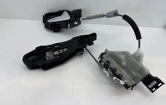 Peugeot 208 II Front door lock 9802977180