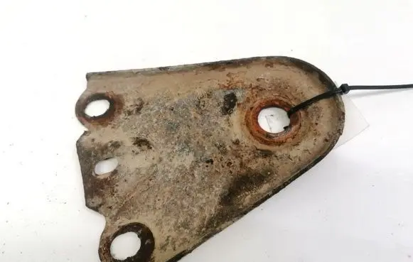 Volvo V70 Engine mounting bracket