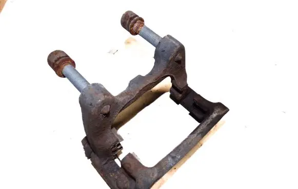 Volkswagen PASSAT B6 Brake caliper pad carrier rear