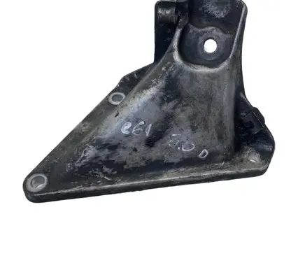 BMW 5 E60 E61 Engine mounting bracket 6761149