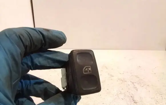 Land Rover Discovery Electric window control switch AMP2496