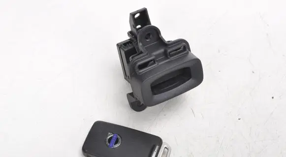 Volvo V60 Ignition key/card AH4N-15607-AE