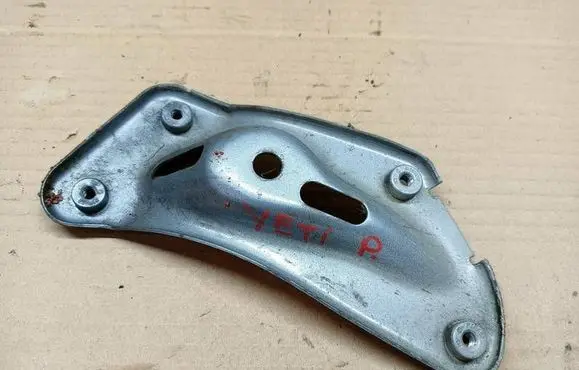 Skoda Yeti (5L) Fender mounting bracket 1Z0810680A