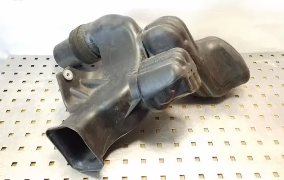 Chrysler 300 - 300C Intake resonator 04591871AB