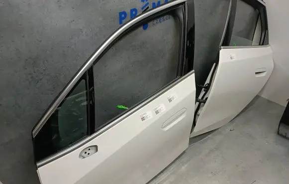 BMW 2 Active Tourer U06 Front door