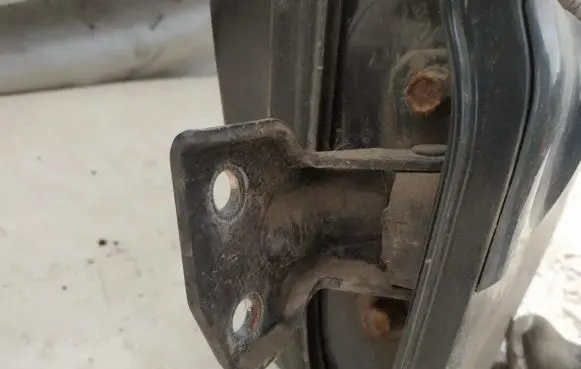 KIA Carens I Rear door lower hinge