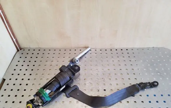Volvo S60 Front seatbelt 30662993