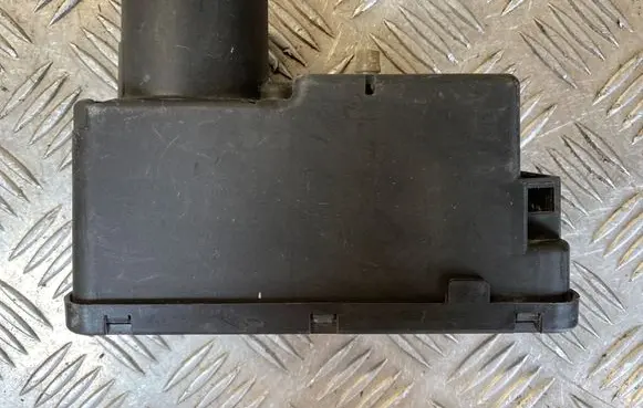 Volkswagen PASSAT B4 Central locking vacuum pump 1H0962257E