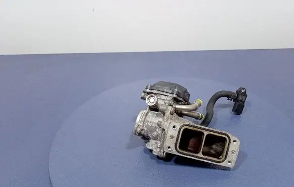 Volkswagen Golf Sportsvan Throttle body valve 04L128063T