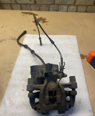 BMW 2 F46 Rear brake caliper 6798958 6426057