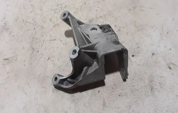 Volvo S90, V90 Engine mounting bracket 31430470