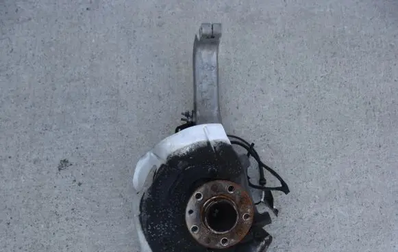Alfa Romeo Giulia Front wheel hub spindle knuckle 50539740